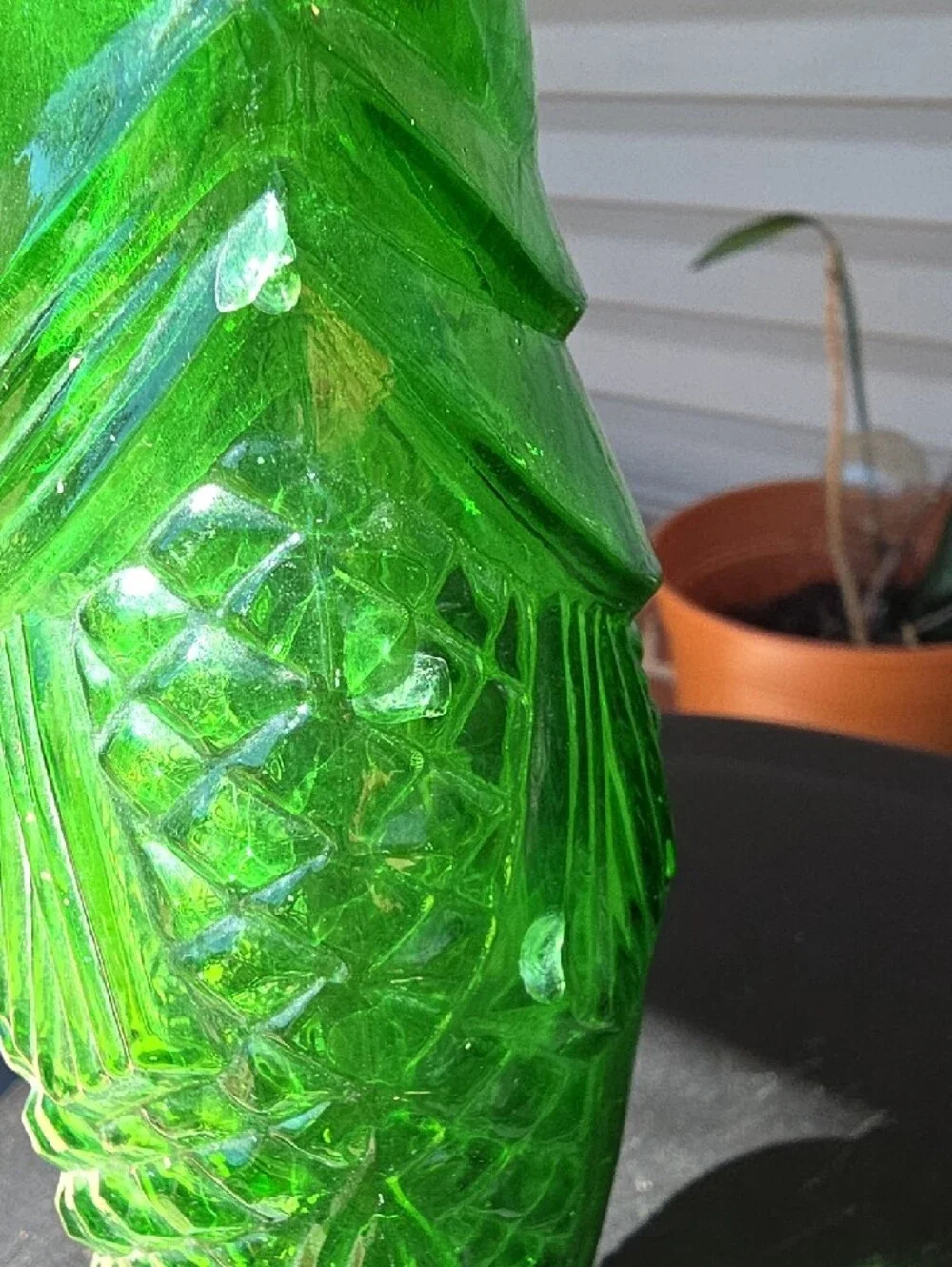 Green Glass Fish Figurine Bottle for Aquarium Décor